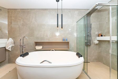 Casa à venda com 560m², 3 quartos e 3 vagasBanheiro da Suíte 1