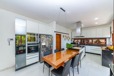 Casa à venda com 560m², 3 quartos e 3 vagasCozinha