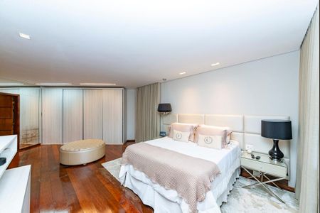 Casa à venda com 560m², 3 quartos e 3 vagasSuíte 1