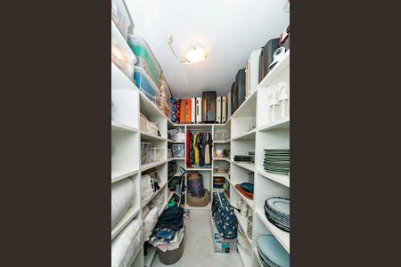 Casa à venda com 560m², 3 quartos e 3 vagasRouparia