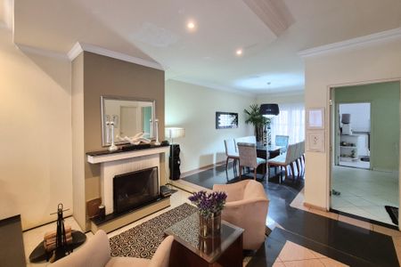 Casa à venda com 282m², 3 quartos e 5 vagasSala 2