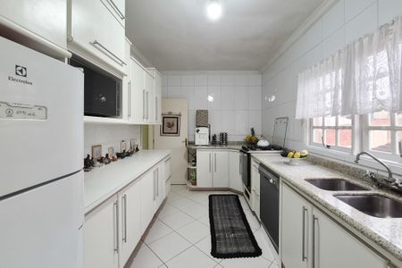Casa à venda com 282m², 3 quartos e 5 vagasCozinha 