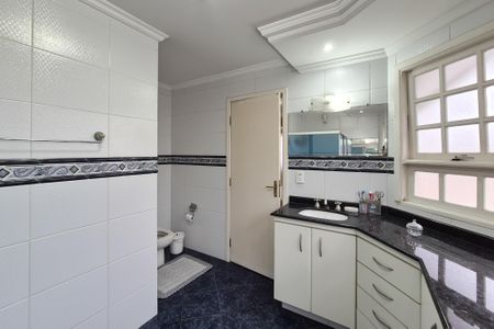 Casa à venda com 282m², 3 quartos e 5 vagasBanheiro da Suíte