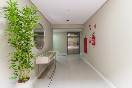 Apartamento à venda com 33m², 2 quartos e sem vaga Apartamento à venda com 33m², 2 quartos e sem vagaHall