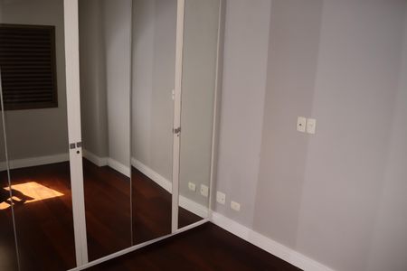 Apartamento à venda com 237m², 3 quartos e 2 vagasSuíte 2
