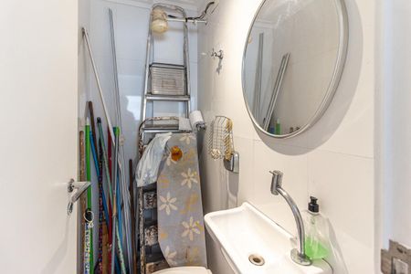Apartamento à venda com 237m², 3 quartos e 2 vagas Apartamento à venda com 237m², 3 quartos e 2 vagasBanheiro de Serviço