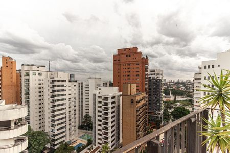 Apartamento à venda com 237m², 3 quartos e 2 vagas Apartamento à venda com 237m², 3 quartos e 2 vagasVista da Suíte 2