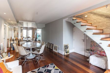 Apartamento à venda com 237m², 3 quartos e 2 vagas Apartamento à venda com 237m², 3 quartos e 2 vagasSala