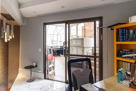 Apartamento à venda com 237m², 3 quartos e 2 vagas Apartamento à venda com 237m², 3 quartos e 2 vagasEscritório