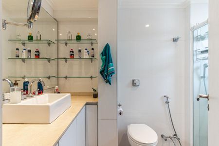 Apartamento à venda com 237m², 3 quartos e 2 vagas Apartamento à venda com 237m², 3 quartos e 2 vagasBanheiro da Suíte 1