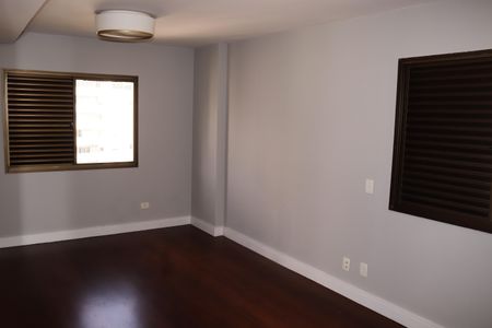 Apartamento à venda com 237m², 3 quartos e 2 vagasSuíte 2