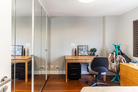 Apartamento à venda com 237m², 3 quartos e 2 vagas Apartamento à venda com 237m², 3 quartos e 2 vagasQuarto 3