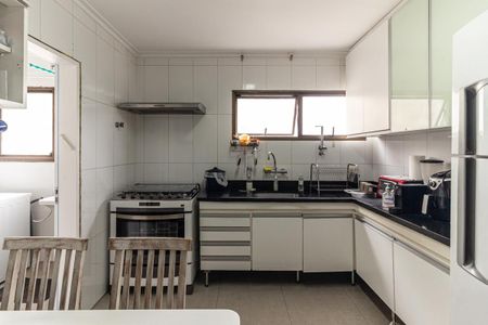 Apartamento à venda com 237m², 3 quartos e 2 vagas Apartamento à venda com 237m², 3 quartos e 2 vagasCozinha 1