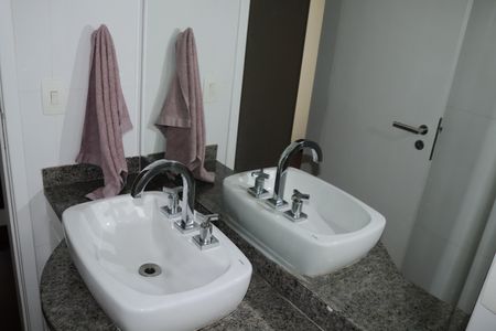 Apartamento à venda com 237m², 3 quartos e 2 vagasBanheiro