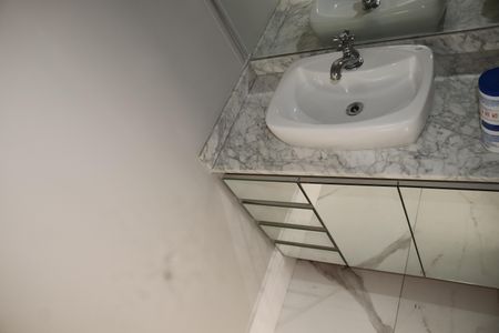Apartamento à venda com 237m², 3 quartos e 2 vagasBanheiro da Suíte 1