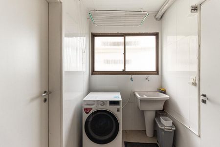 Apartamento à venda com 237m², 3 quartos e 2 vagas Apartamento à venda com 237m², 3 quartos e 2 vagasÁrea de Serviço
