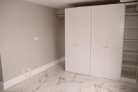 Apartamento à venda com 237m², 3 quartos e 2 vagasSuíte 1