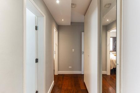 Apartamento à venda com 237m², 3 quartos e 2 vagas Apartamento à venda com 237m², 3 quartos e 2 vagasCorredor