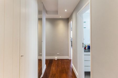 Apartamento à venda com 237m², 3 quartos e 2 vagas Apartamento à venda com 237m², 3 quartos e 2 vagasCorredor