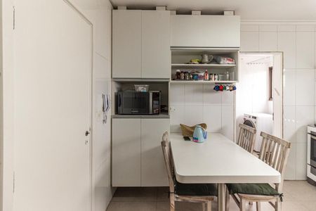 Apartamento à venda com 237m², 3 quartos e 2 vagas Apartamento à venda com 237m², 3 quartos e 2 vagasCozinha 1