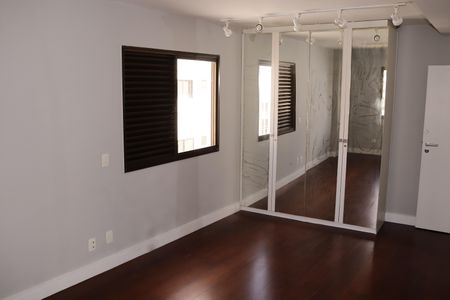 Apartamento à venda com 237m², 3 quartos e 2 vagasSuíte 2