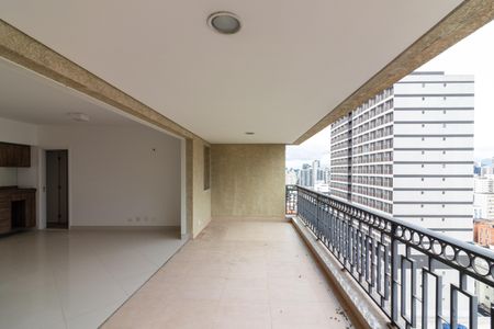 Apartamento para alugar com 157m², 3 quartos e 3 vagasVaranda