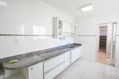 Apartamento para alugar com 127m², 3 quartos e 2 vagas Apartamento para alugar com 127m², 3 quartos e 2 vagasCozinha