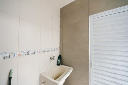 Casa à venda com 71m², 2 quartos e 1 vagaÁrea de Serviço