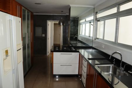 Apartamento à venda com 200m², 2 quartos e 2 vagasCozinha