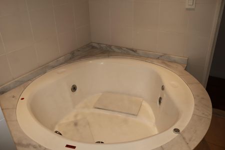 Apartamento à venda com 200m², 2 quartos e 2 vagasBanheiro Suíte