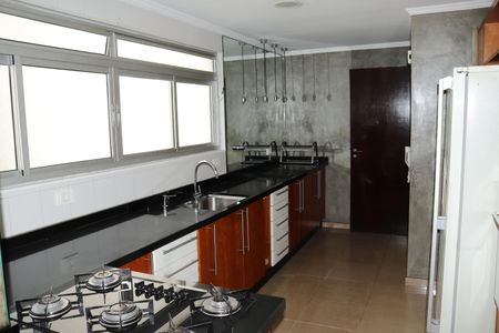 Apartamento à venda com 200m², 2 quartos e 2 vagasCozinha