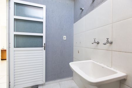 Casa de condomínio à venda com 111m², 3 quartos e 1 vagaÁrea de Serviço