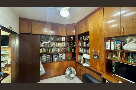 Casa para alugar com 370m², 5 quartos e 4 vagasQuarto