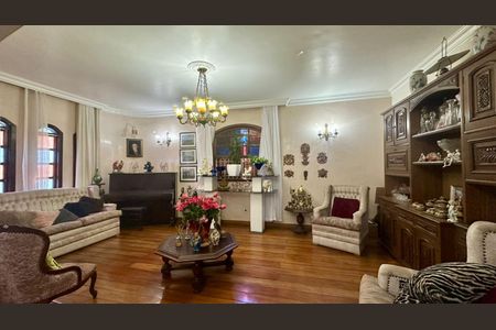 Casa para alugar com 370m², 5 quartos e 4 vagasSala