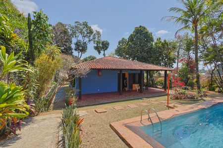 Casa à venda com 2000m², 2 quartos e 10 vagasQuintal