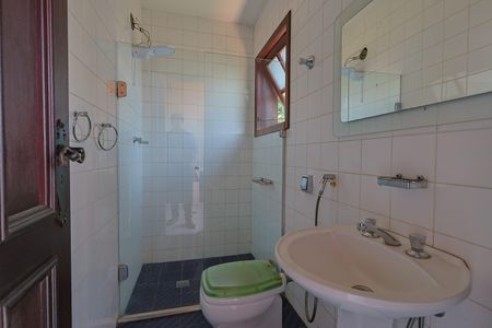 Casa à venda com 2000m², 2 quartos e 10 vagasBanheiro de Serviço