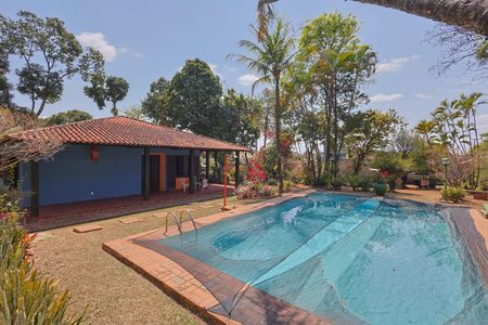 Casa à venda com 2000m², 2 quartos e 10 vagasQuintal