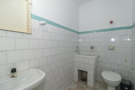 Banheiro Social de apartamento para alugar com 0 quarto, 25m² em Floresta, Porto Alegre