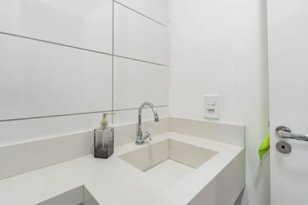 Banheiro de apartamento à venda com 2 quartos, 40m² em Jardim Santa Emilia, São Paulo