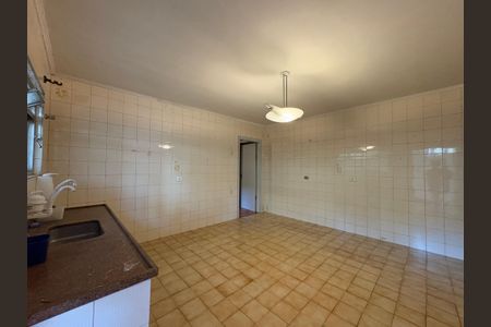 Casa para alugar com 160m², 2 quartos e 2 vagasCozinha