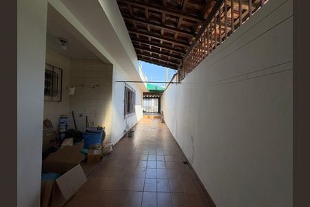Casa para alugar com 160m², 2 quartos e 2 vagasQuintal lateral