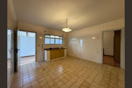 Casa para alugar com 160m², 2 quartos e 2 vagasCozinha