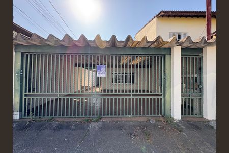 Casa para alugar com 160m², 2 quartos e 2 vagasFachada 