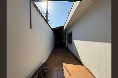 Casa para alugar com 160m², 2 quartos e 2 vagasQuintal lateral