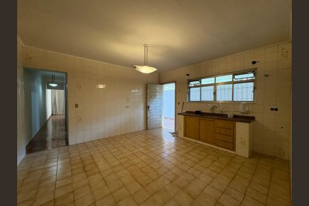 Casa para alugar com 160m², 2 quartos e 2 vagasCozinha