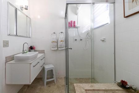Apartamento à venda com 320m², 5 quartos e 2 vagasBanheiro social 1