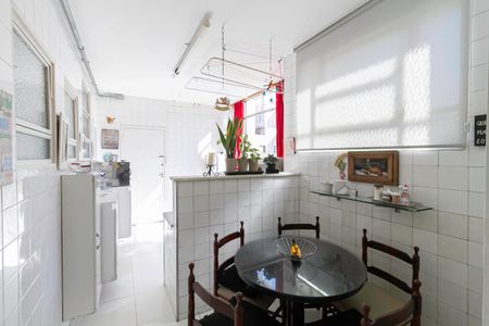 Apartamento à venda com 320m², 5 quartos e 2 vagasÁrea de serviço