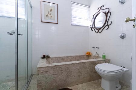 Apartamento à venda com 320m², 5 quartos e 2 vagasBanheiro social 1