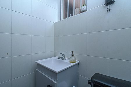 Lavabo de casa à venda com 4 quartos, 180m² em Sacoma, São Paulo