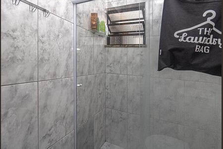 Casa à venda com 180m², 4 quartos e 2 vagasBanheiro 